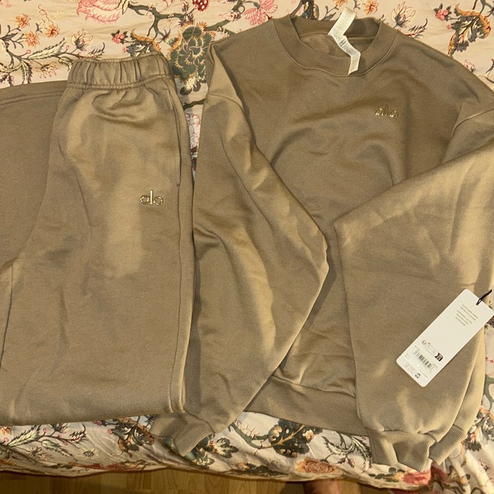 Alo allocade sweatsuit